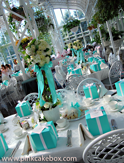 Wedding Cake Decorators on Tiffany Cake Set Up And Decorating Ideas    Tiffany Cake